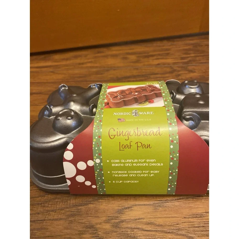 New Nordic Ware Gingerbread Holiday Non-Stick Loaf Pan Christmas Baking Gift